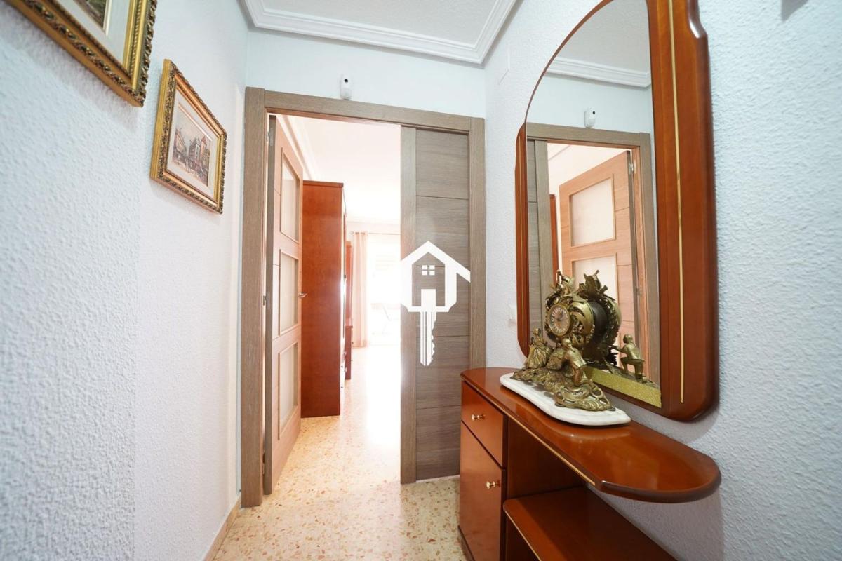 Sale of apartment in Piso en Cronista Vte Martinez Mor, Juan XXIII, Alicante / Alacant, Alicante
 photo 3