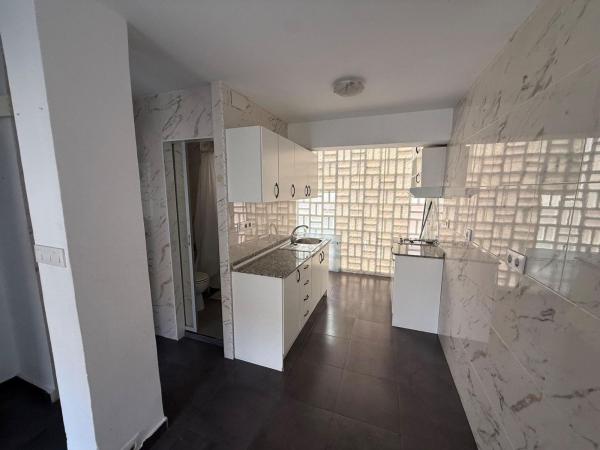 Piso en venta en Piso en Benalúa, Alicante / Alacant, Alicante / Alacant thumbnail 2