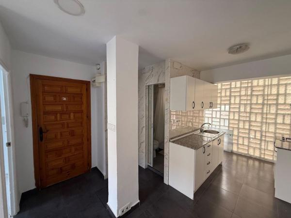 Piso en venta en Piso en Benalúa, Alicante / Alacant, Alicante / Alacant thumbnail 3
