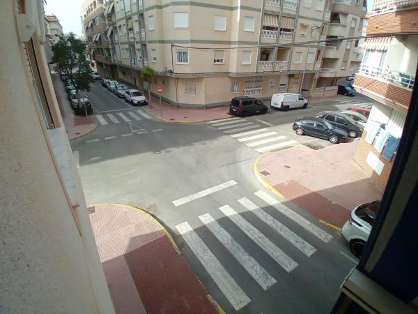 Sprzedaż mieszkania w Piso en Calle Hermanos Bazán, 4, Las Viñas, Guardamar del Segura, Guardamar del Segura
photo 1