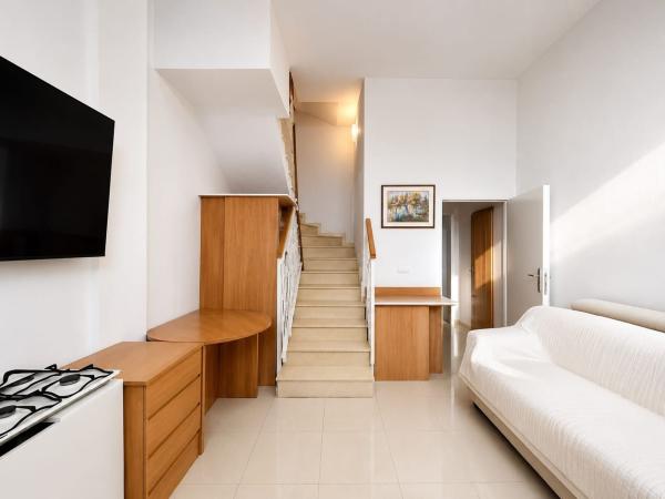 Dom szeregowy na sprzedaż w Chalet adosado en Calle Venecia, Montepinar-La Aparecida-Raiguero, Orihuela , Orihuela thumbnail 2