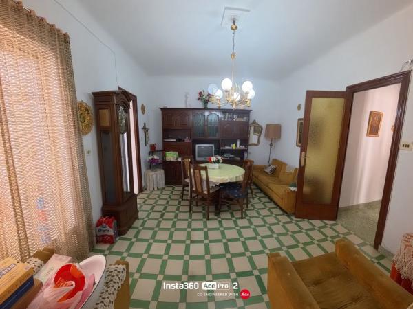 Продажа квартиры на Piso en Poeta Zorrilla, Carolinas Bajas, Alicante / Alacant, Аликанте / Алакант
 photo 1