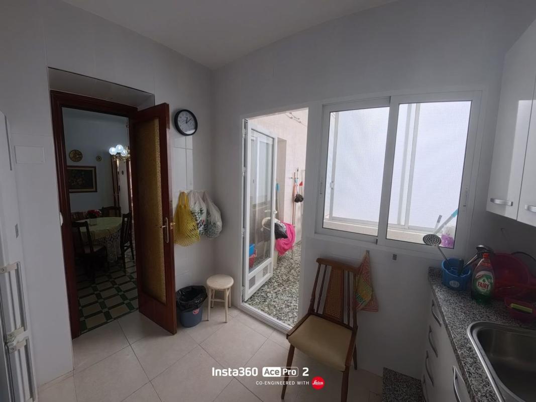 Продажа квартиры на Piso en Poeta Zorrilla, Carolinas Bajas, Alicante / Alacant, Аликанте / Алакант
 photo 2