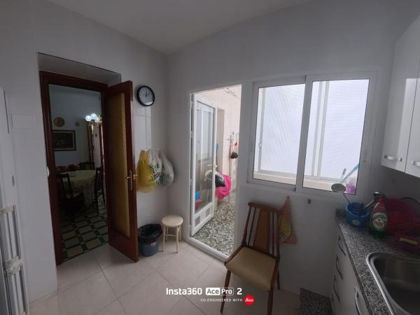 Продажа квартиры на Piso en Poeta Zorrilla, Carolinas Bajas, Alicante / Alacant, Аликанте / Алакант
 photo 2