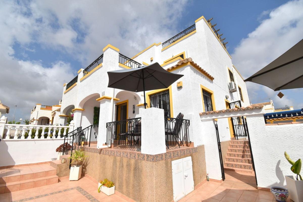 Venta de chalet adosado en Chalet adosado en Zona Lago - Los Almendros, Orihuela , Orihuela photo 1