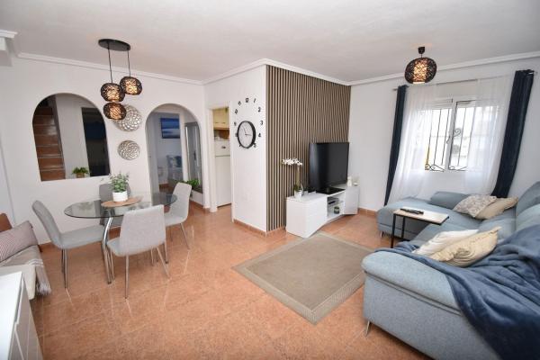 Chalet adosado en venta en  Chalet adosado en Zona Lago - Los Almendros, Orihuela , Orihuela photo 4