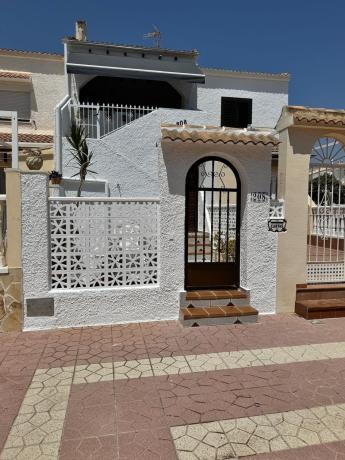 Chalet adosado en venta en  Chalet adosado en Vikingo, 208, Mil Palmeras, Pilar de la Horadada , Pilar de la Horadada photo 3