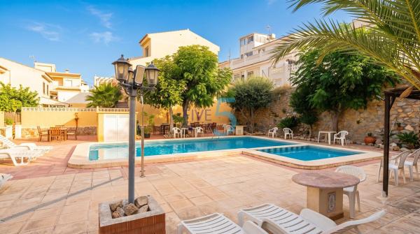 Chalet pareado en Centro, San Miguel de Salinas thumbnail 2