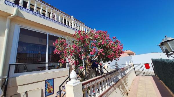 Chalet pareado en Centro, San Miguel de Salinas thumbnail 3