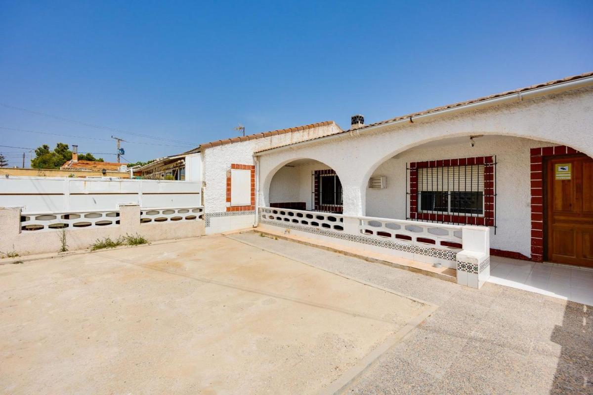 Venta de chalet adosado en Chalet adosado en Avenida de la Luz, Monte Zenia, Orihuela , Orihuela photo 1