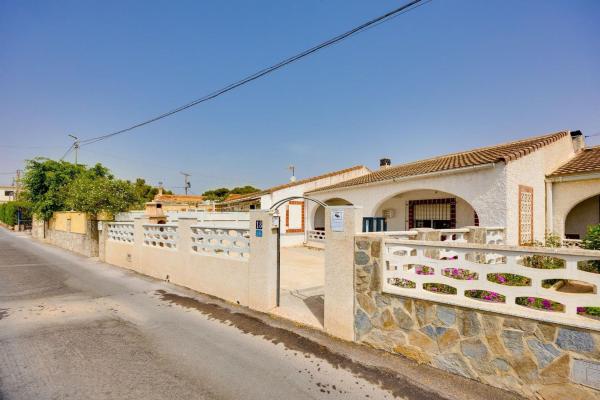 Chalet adosado en venta en Chalet adosado en Avenida de la Luz, Monte Zenia, Orihuela , Orihuela thumbnail 1