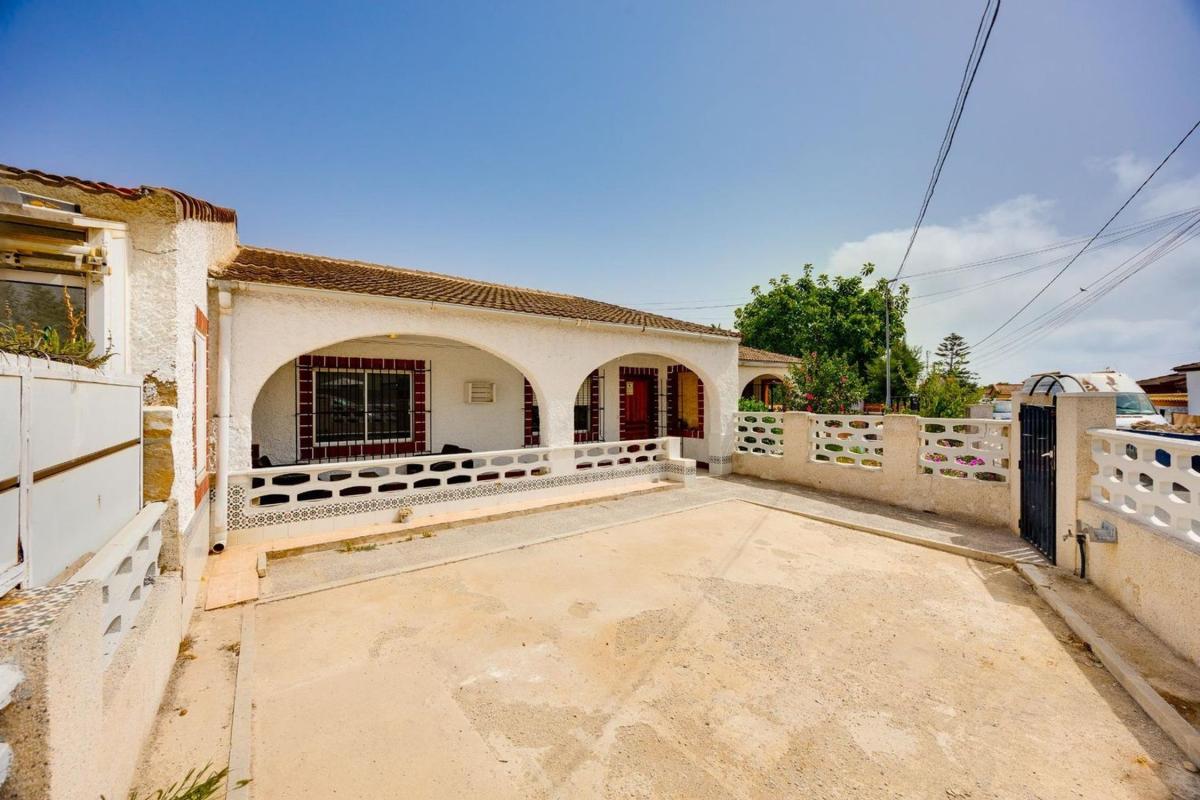 Venta de chalet adosado en Chalet adosado en Avenida de la Luz, Monte Zenia, Orihuela , Orihuela photo 3