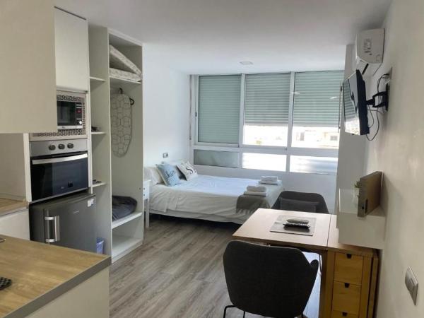 Apartment for sale in  Piso en Poeta Vila y Blanco, 4, Ensanche-Diputación, Alicante / Alacant, Alicante photo 4