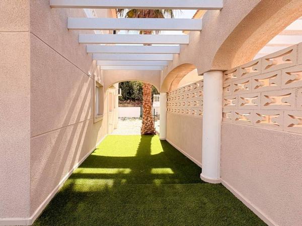Terraced house for sale at  Chalet adosado en Calle de Torrevella, Pueblo Acantilado - Lanuza, El Campello , El Campello photo 4