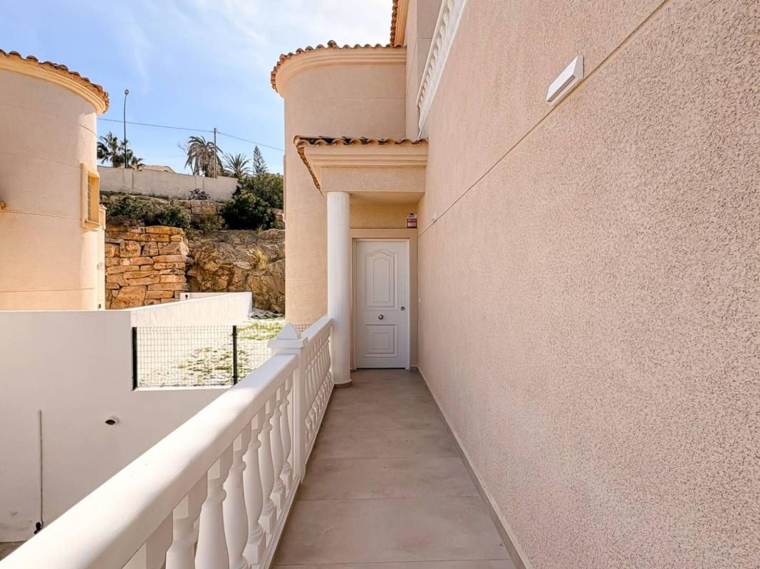 Venta de chalet adosado en Chalet adosado en Calle de Torrevella, Pueblo Acantilado - Lanuza, El Campello , El Campello photo 5