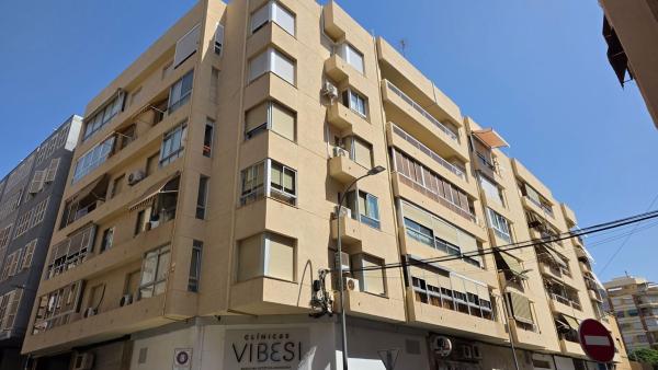 Квартира на продажу на  Piso en Pintor Aparicio, Ensanche-Diputación, Alicante / Alacant, Аликанте / Алакант photo 1