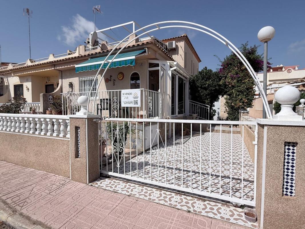 Venta de chalet adosado en Chalet adosado en Calle Pluton, 11, La Florida, Orihuela , Orihuela photo 2