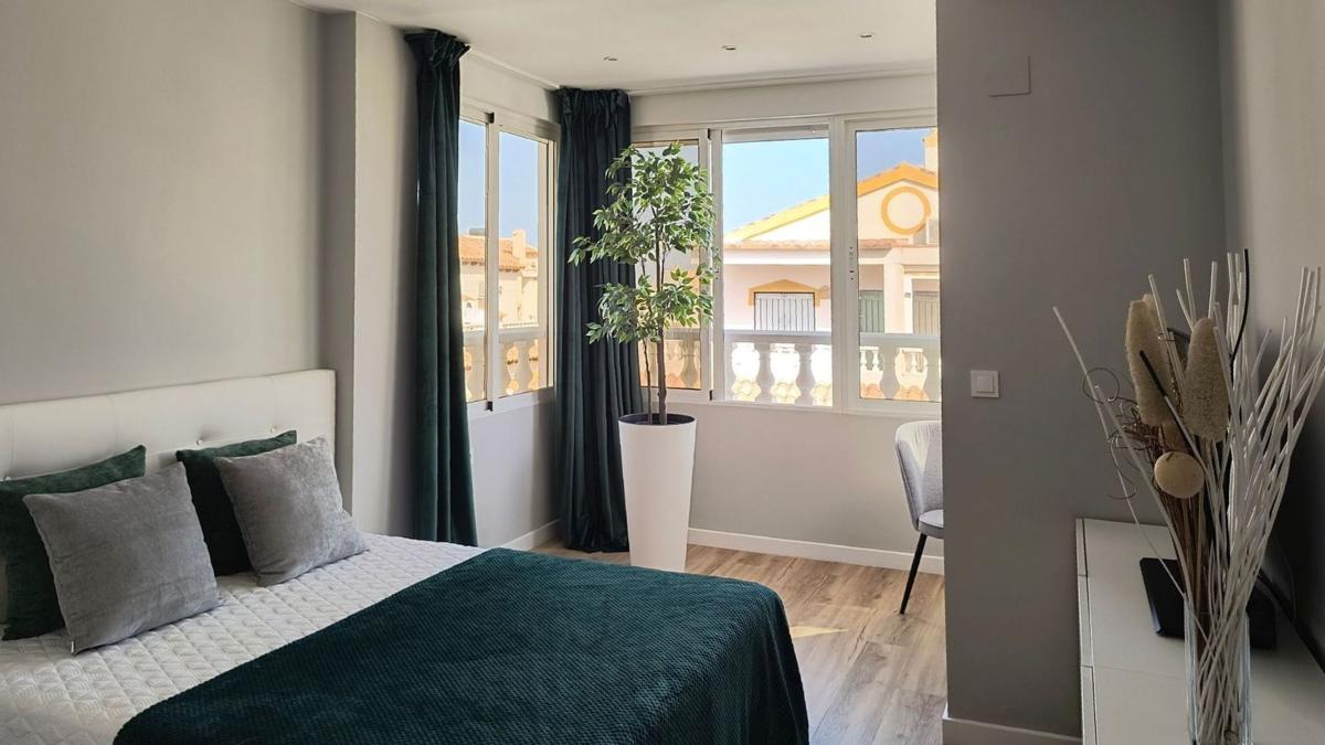Sprzedaż szeregowego domku w Chalet adosado en Plaza H-1 Villa Rosa, 6 b, Los Balcones y los Altos, Orihuela , Orihuela photo 5