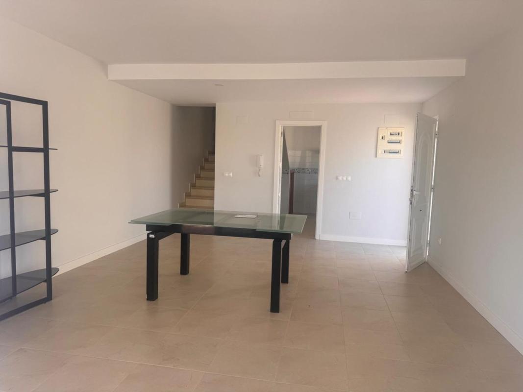 Продажа отдельного шале в  Chalet pareado en Pueblo Acantilado - Lanuza, El Campello, Эль Кампельо photo 3