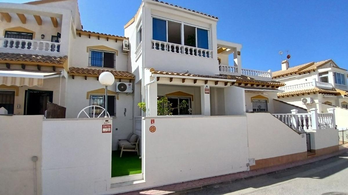 Venta de chalet adosado en Chalet adosado en Calle Trepadora s/n, Los Balcones y los Altos, Orihuela , Orihuela photo 1