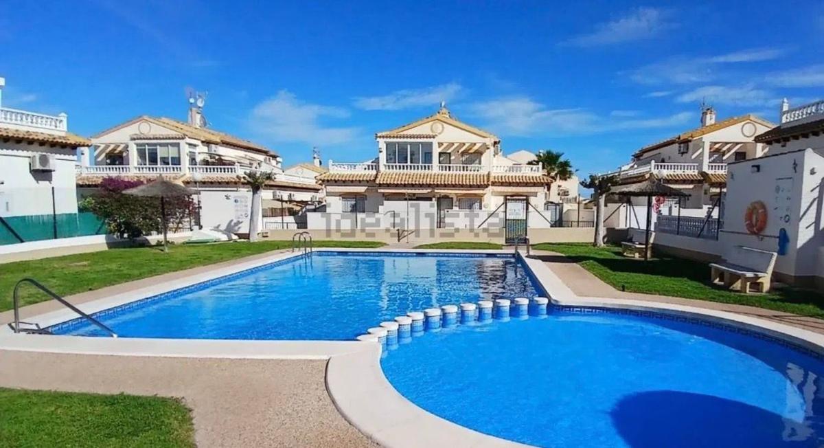Venta de chalet adosado en Chalet adosado en Calle Trepadora s/n, Los Balcones y los Altos, Orihuela , Orihuela photo 2