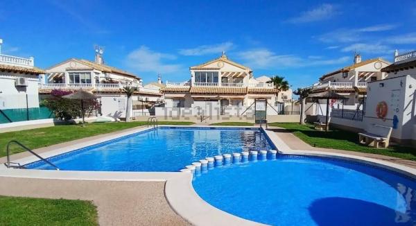 Chalet adosado en venta en Chalet adosado en Calle Trepadora s/n, Los Balcones y los Altos, Orihuela , Orihuela thumbnail 1