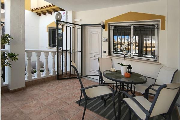 Chalet adosado en venta en Chalet adosado en Calle Trepadora s/n, Los Balcones y los Altos, Orihuela , Orihuela thumbnail 2