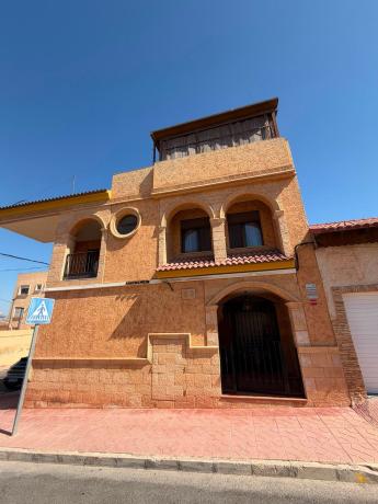 Chalet pareado en Calle Rojales s/n, Zona Pueblo, Guardamar del Segura photo 1