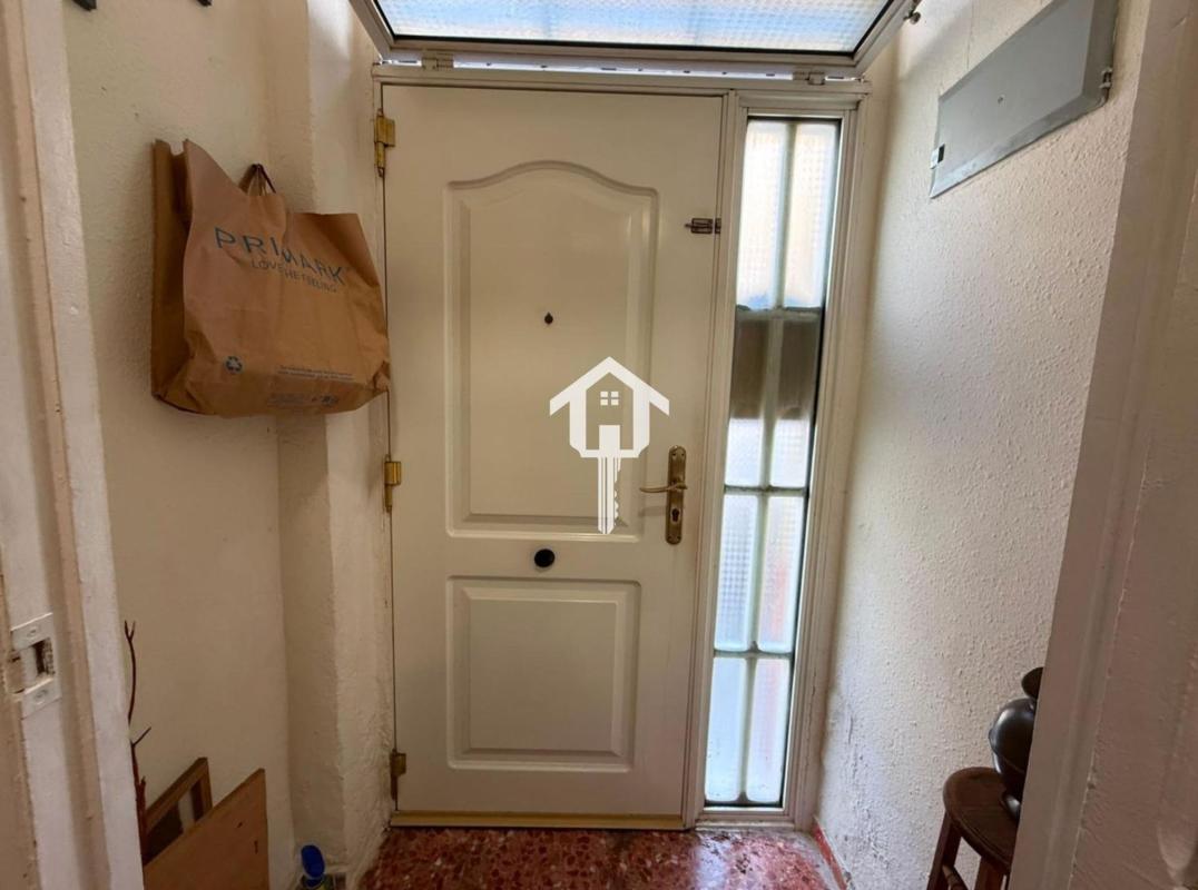 Sale of townhouse in Chalet adosado en Calle Espronceda, Carolinas Bajas, Alicante / Alacant , Alicante photo 2