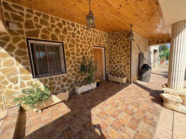 Четырехквартирный дом на продажу на Chalet adosado en Avenida los Girasoles, Los Girasoles, San Vicente del Raspeig , Сан-Висенте-дель-Распейг thumbnail 2
