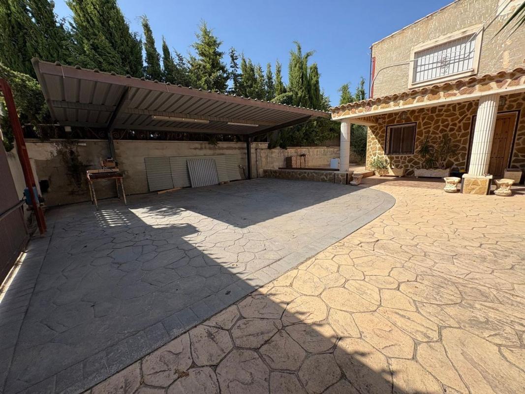Продажа таунхауса в  Chalet adosado en Avenida los Girasoles, Los Girasoles, San Vicente del Raspeig , Сан-Висенте-дель-Распейг photo 5