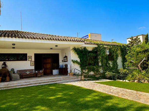 Chalet independiente en venta en Casa o chalet independiente en Calle del Roble, Vistahermosa, Alicante / Alacant, Alicante / Alacant
 photo 1