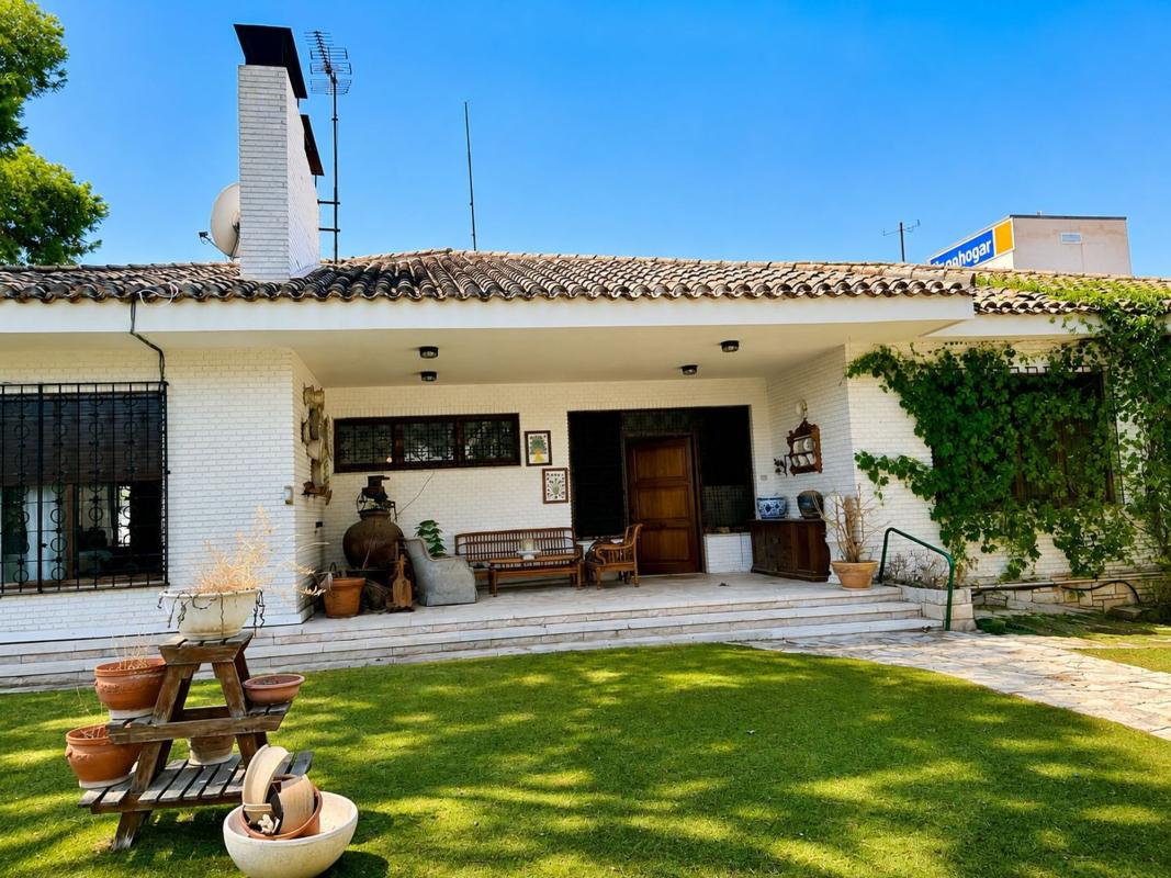 Venta de chalet independiente en Casa o chalet independiente en Calle del Roble, Vistahermosa, Alicante / Alacant, Alicante / Alacant
photo 2