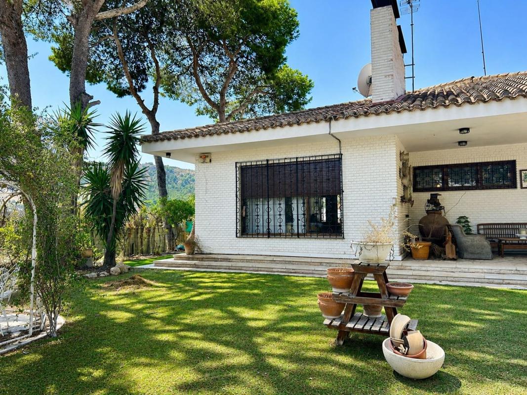 Venta de chalet independiente en Casa o chalet independiente en Calle del Roble, Vistahermosa, Alicante / Alacant, Alicante / Alacant
photo 3
