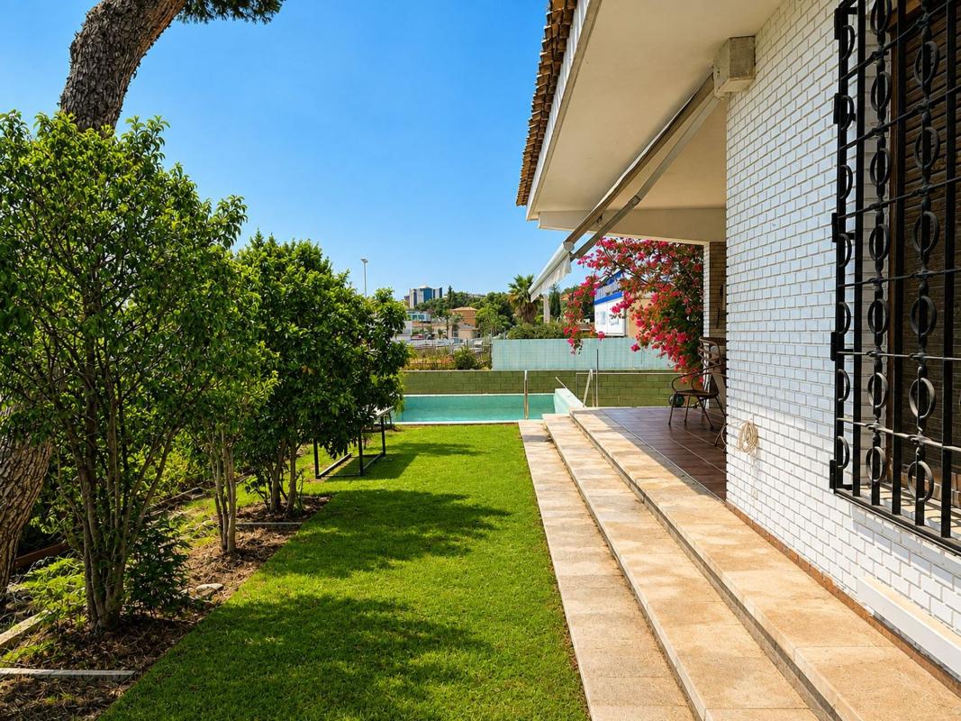Venta de chalet independiente en Casa o chalet independiente en Calle del Roble, Vistahermosa, Alicante / Alacant, Alicante / Alacant
photo 5
