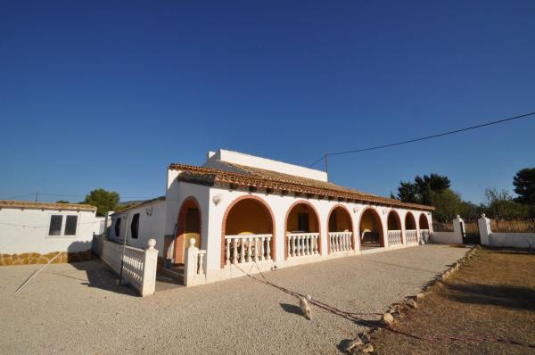 Частный шале на продаже в Casa o chalet independiente en Pinoso, Пиносo thumbnail 2