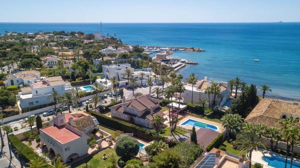 Частный шале на продаже в Casa o chalet independiente en Cabo Roig, Orihuela, Ориуэла photo 1