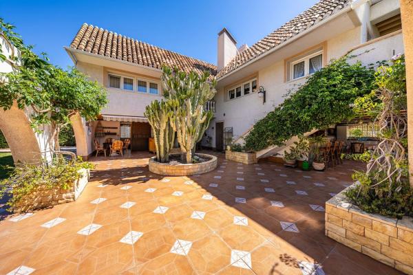 Частный шале на продаже в Casa o chalet independiente en Cabo Roig, Orihuela, Ориуэла thumbnail 1