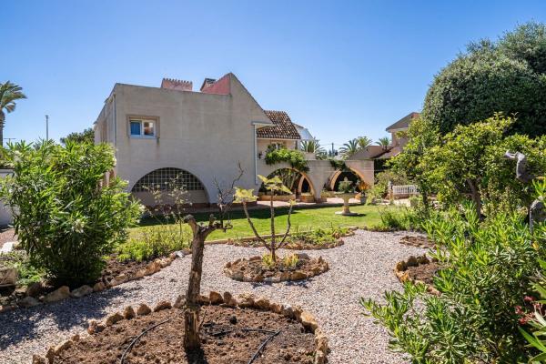 Частный шале на продаже в  Casa o chalet independiente en Cabo Roig, Orihuela, Ориуэла photo 4