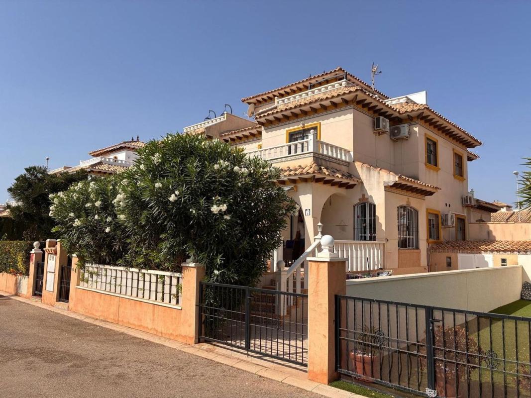 Venta de chalet adosado en Casa o chalet en Lomas de Cabo Roig, Orihuela , Orihuela photo 2