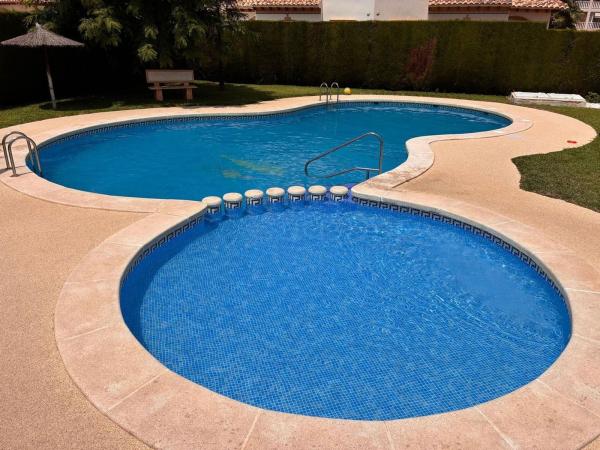 Chalet independiente en venta en Casa o chalet en Lomas de Cabo Roig, Orihuela, Orihuela
thumbnail 2