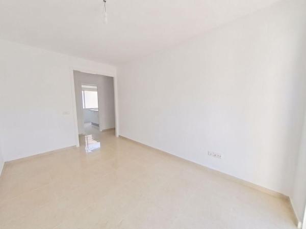 Venta de piso en Piso en Calle Profesores Hermanos Muñoz, Princesa Mercedes, Alicante / Alacant, Alicante / Alacant
 photo 2