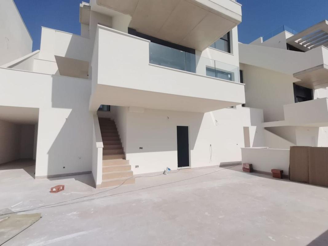 Продажа отдельного шале в  Casa o chalet independiente en La Cañada - Los Alcores, San Miguel de Salinas, Сан-Мигель-де-Салинас photo 2