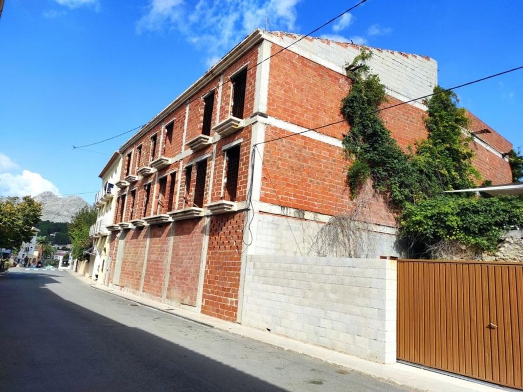 Здание Жилой площадью 1059м2 на продажу в Парсент photo 2