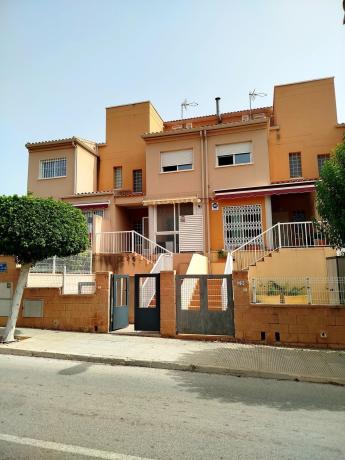 Chalet adosado en venta en  Chalet adosado en Calle Dentol, Barranco Hondo, La Nucia , La Nucia photo 1