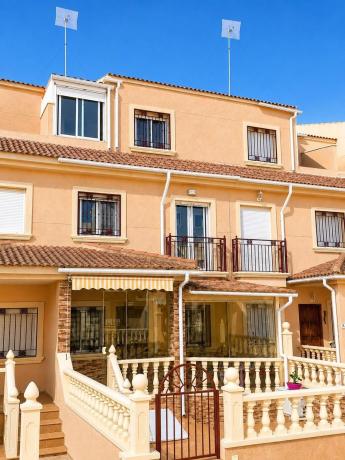 Chalet adosado en venta en Chalet adosado en Playa Flamenca, Orihuela , Orihuela photo 1