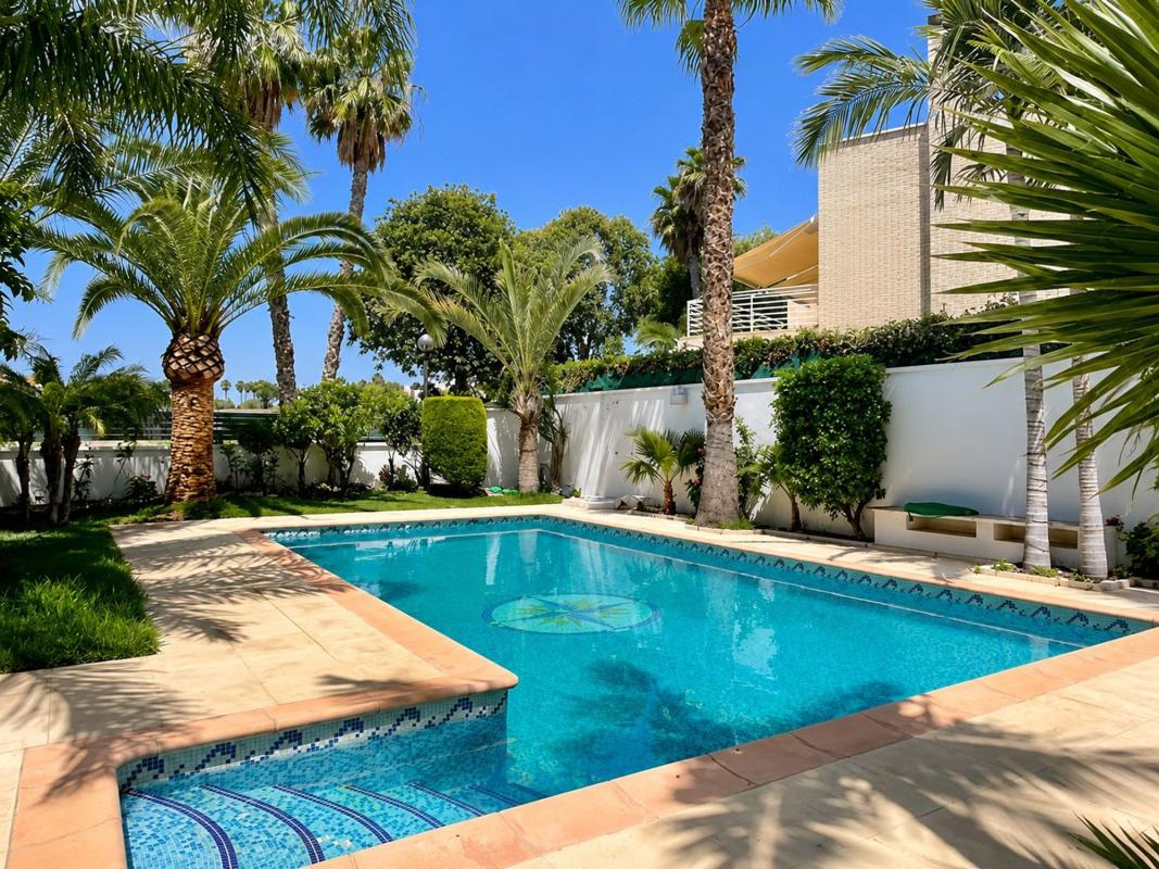Sale of independent chalet in Casa o chalet independiente en Fotografo Francisco Cano, Alicante Golf, Alicante / Alacant, Alicante
photo 2
