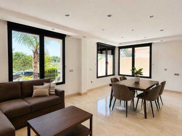 Chalet independiente en venta en Casa o chalet independiente en Fotografo Francisco Cano, Alicante Golf, Alicante / Alacant, Alicante / Alacant
 photo 3
