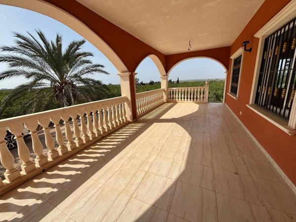 Chalet wolnostojący na sprzedaż w  Casa o chalet independiente en Las Bayas-Asprillas, Elche / Elx, Elche / Elx photo 1