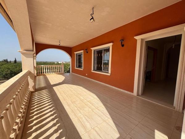 Chalet wolnostojący na sprzedaż w  Casa o chalet independiente en Las Bayas-Asprillas, Elche / Elx, Elche / Elx photo 2